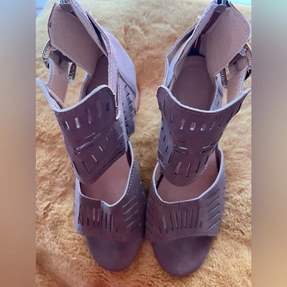 Womens Leather Shoes - Picture 10 of 11